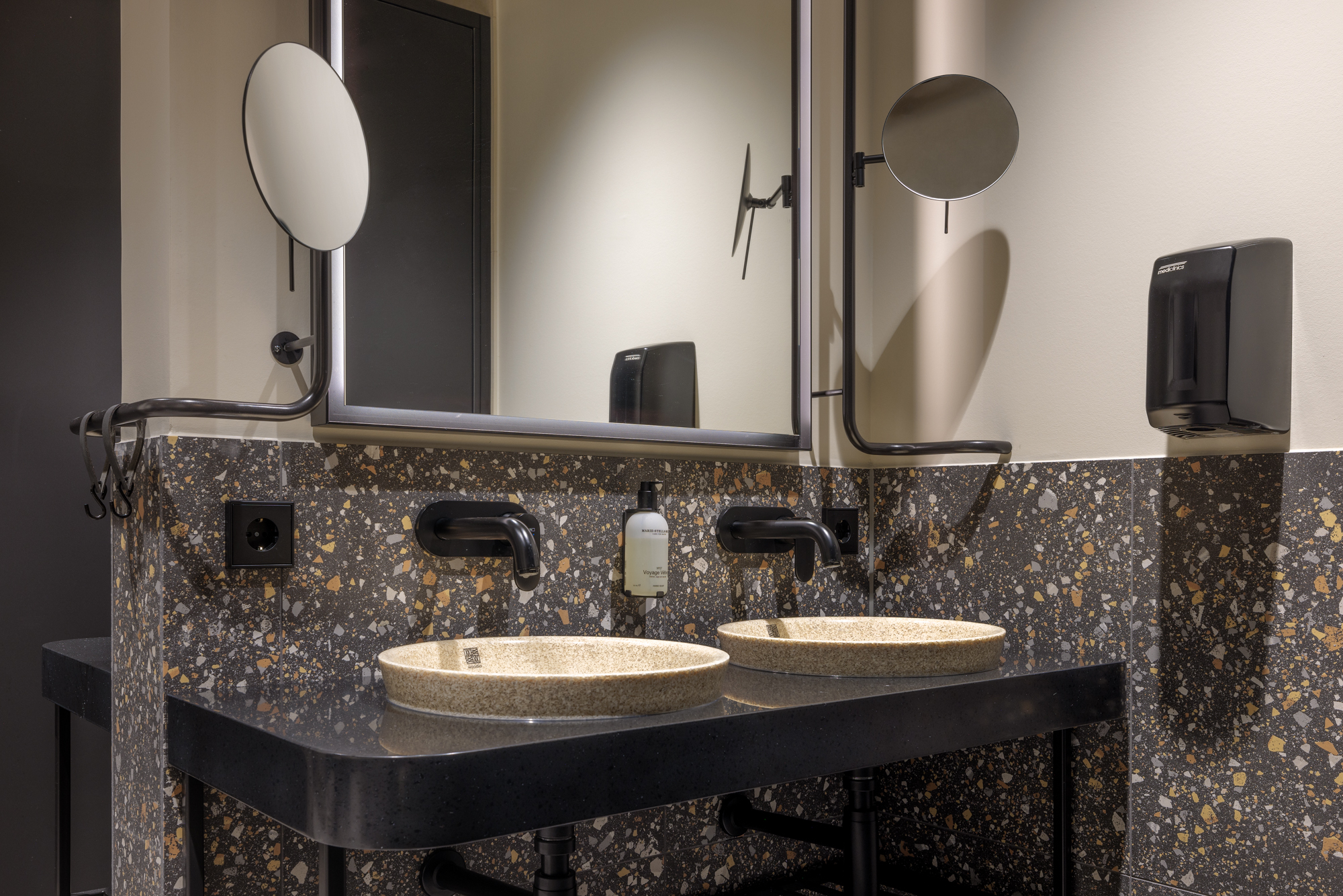 the pod shared bathroom sinks