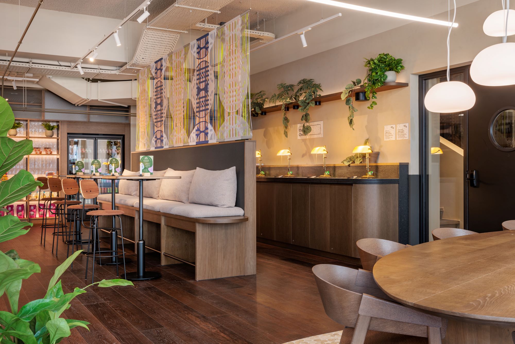 check in the usual rotterdam