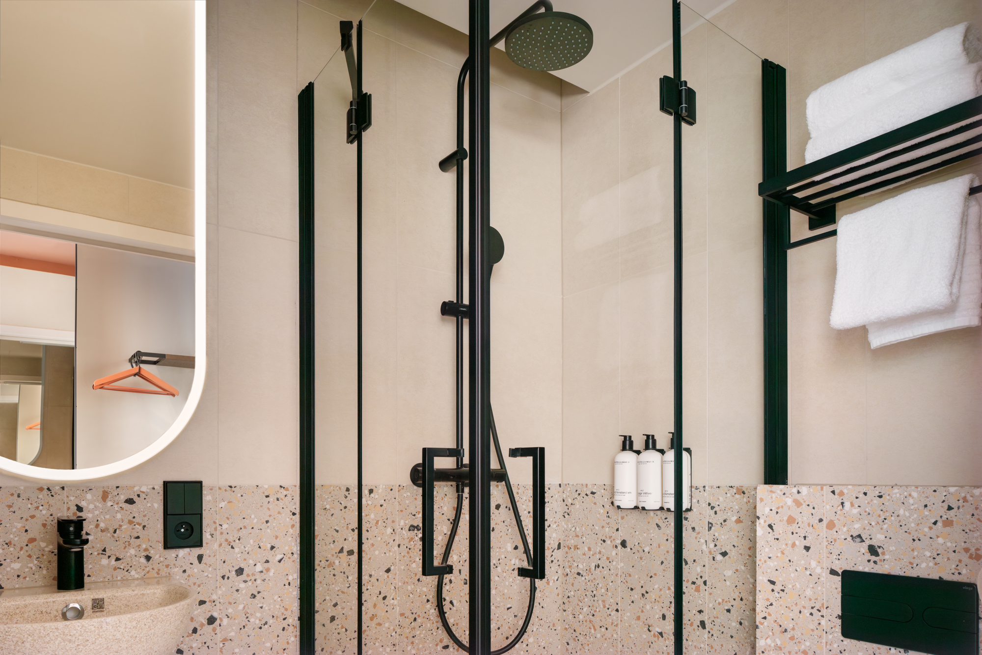 the twin plus brussels  shower